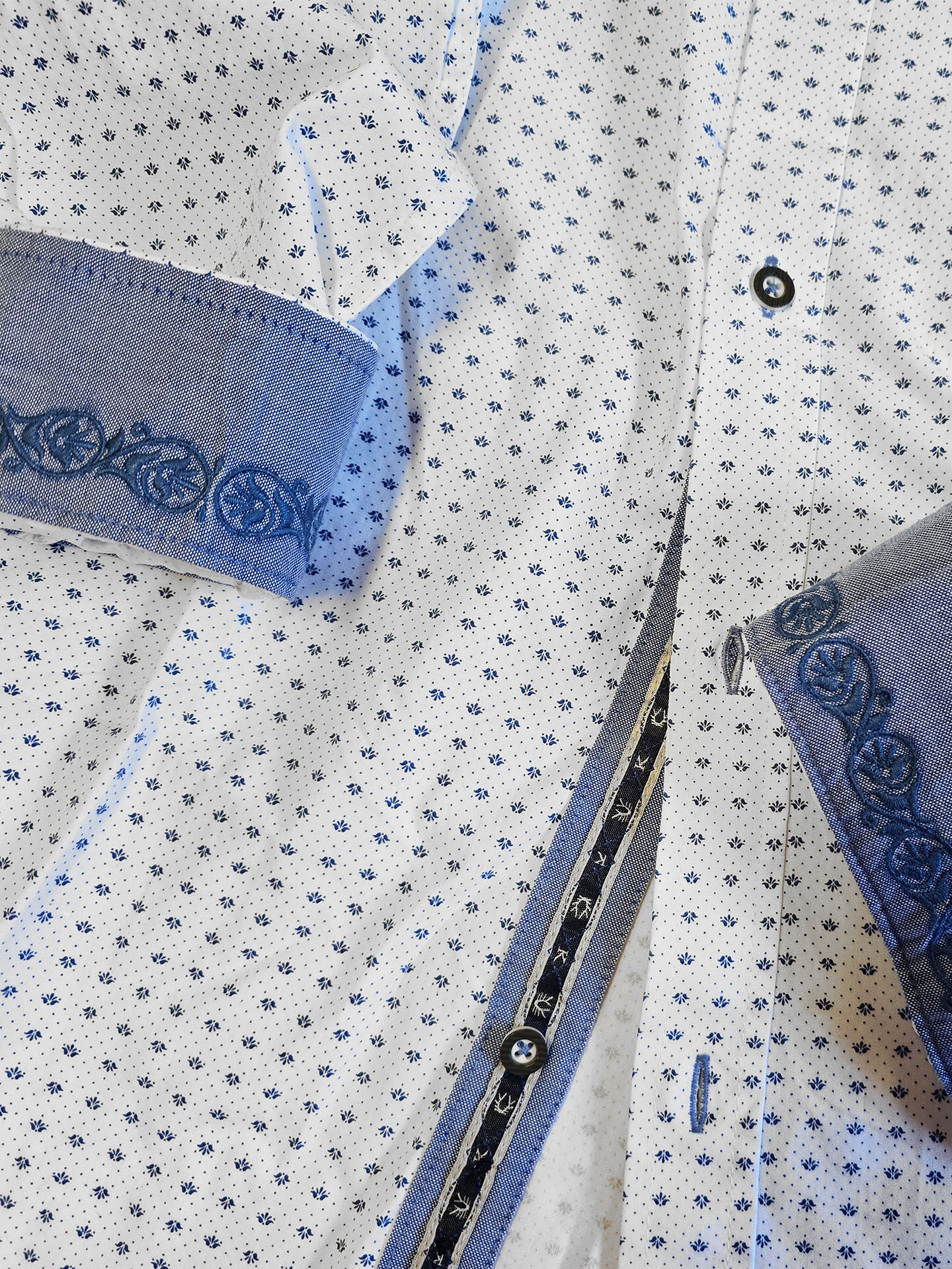 Trachtenhemd Herren Weiß/Blau SLIMFIT mit Punkten Trachtenhemd Herren Weiß/Blau SLIMFIT mit Punkten