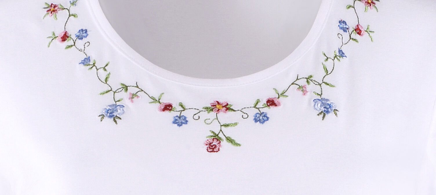 PREMIUM Trachtenshirt Damen T-Shirt lang Blumen-Stickerei Weiß PREMIUM Trachtenshirt Damen T-Shirt lang Blumen-Stickerei Weiß