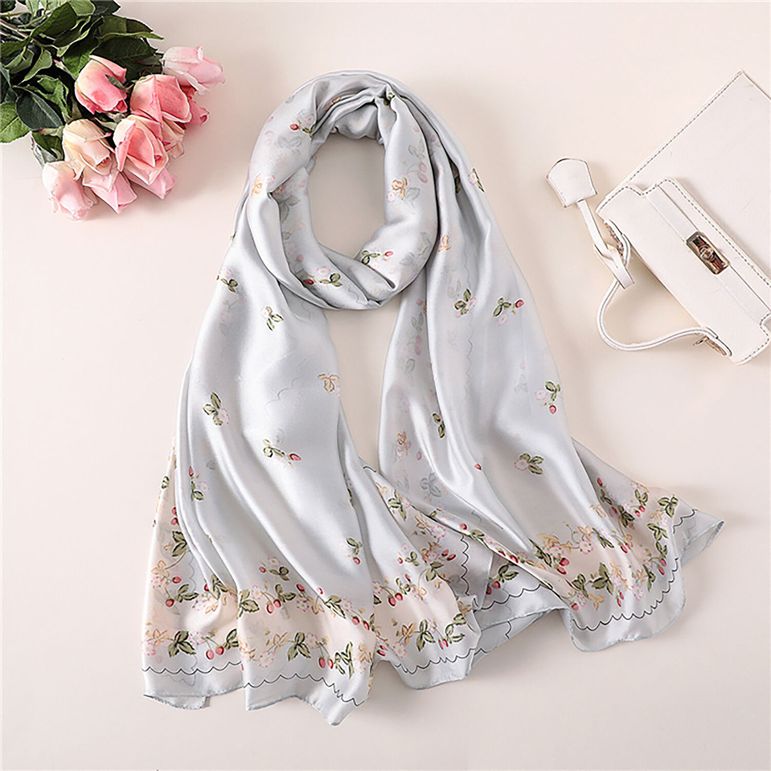 Trachtentuch Stola Dirndltuch Silk-Feeling Hellblau Trachtentuch Stola Dirndltuch Silk-Feeling Hellblau
