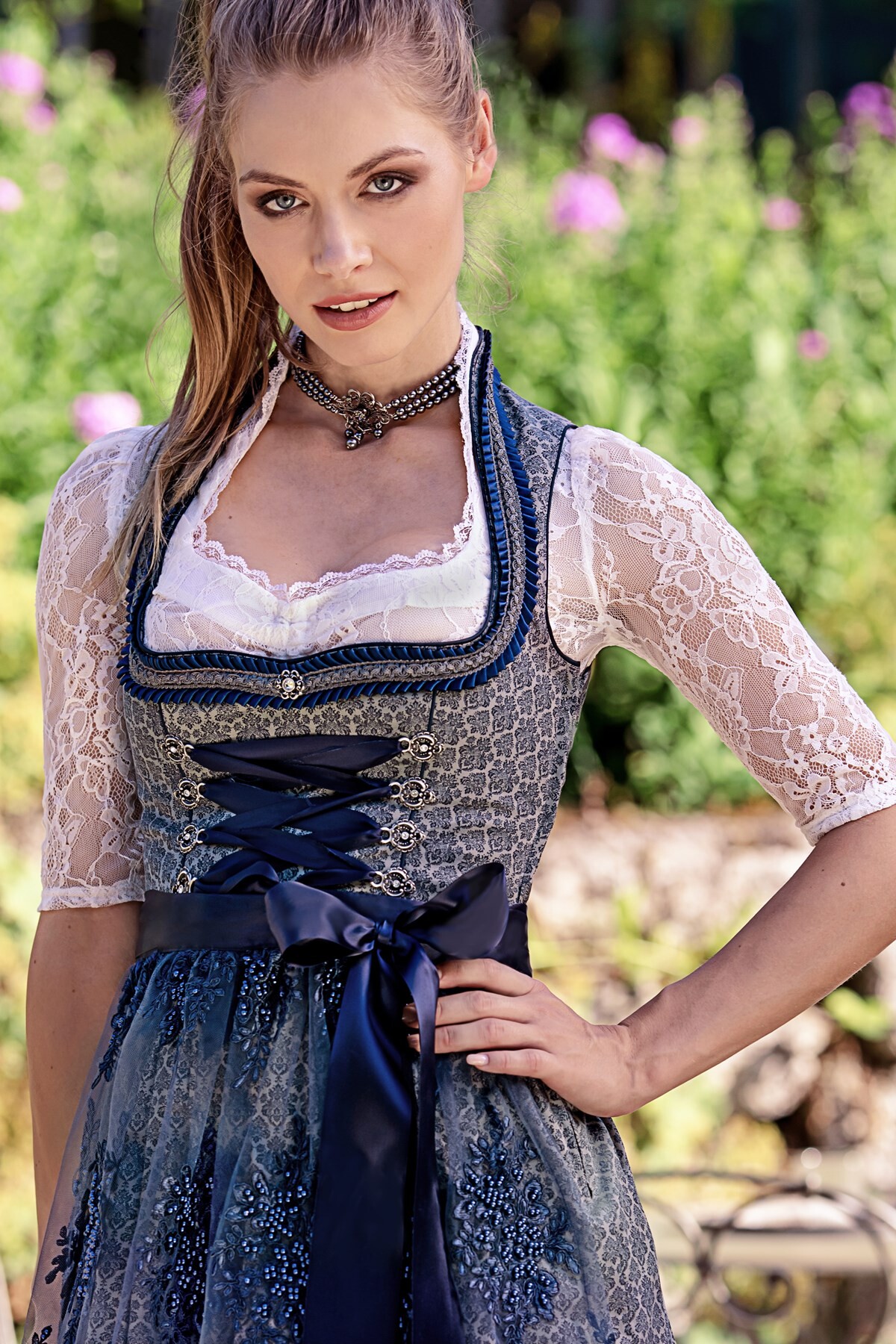 DIRNDL COUTURE Edle Exklusive Lange Dirndl DIRNDL COUTURE Edle Exklusive Lange Dirndl
