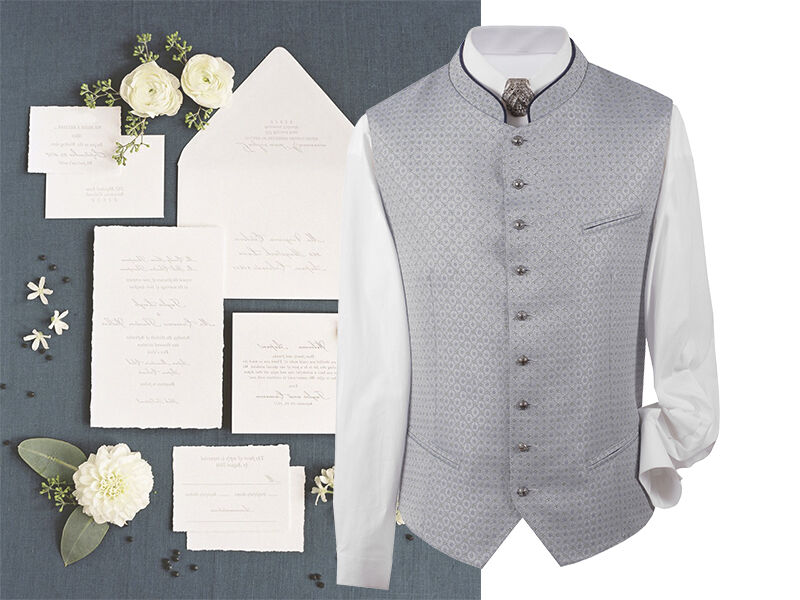 Zur Hochzeit im edlen Trachten-Gilet in Silberblau …  Zur Hochzeit im edlen Trachten-Gilet in Silberblau …