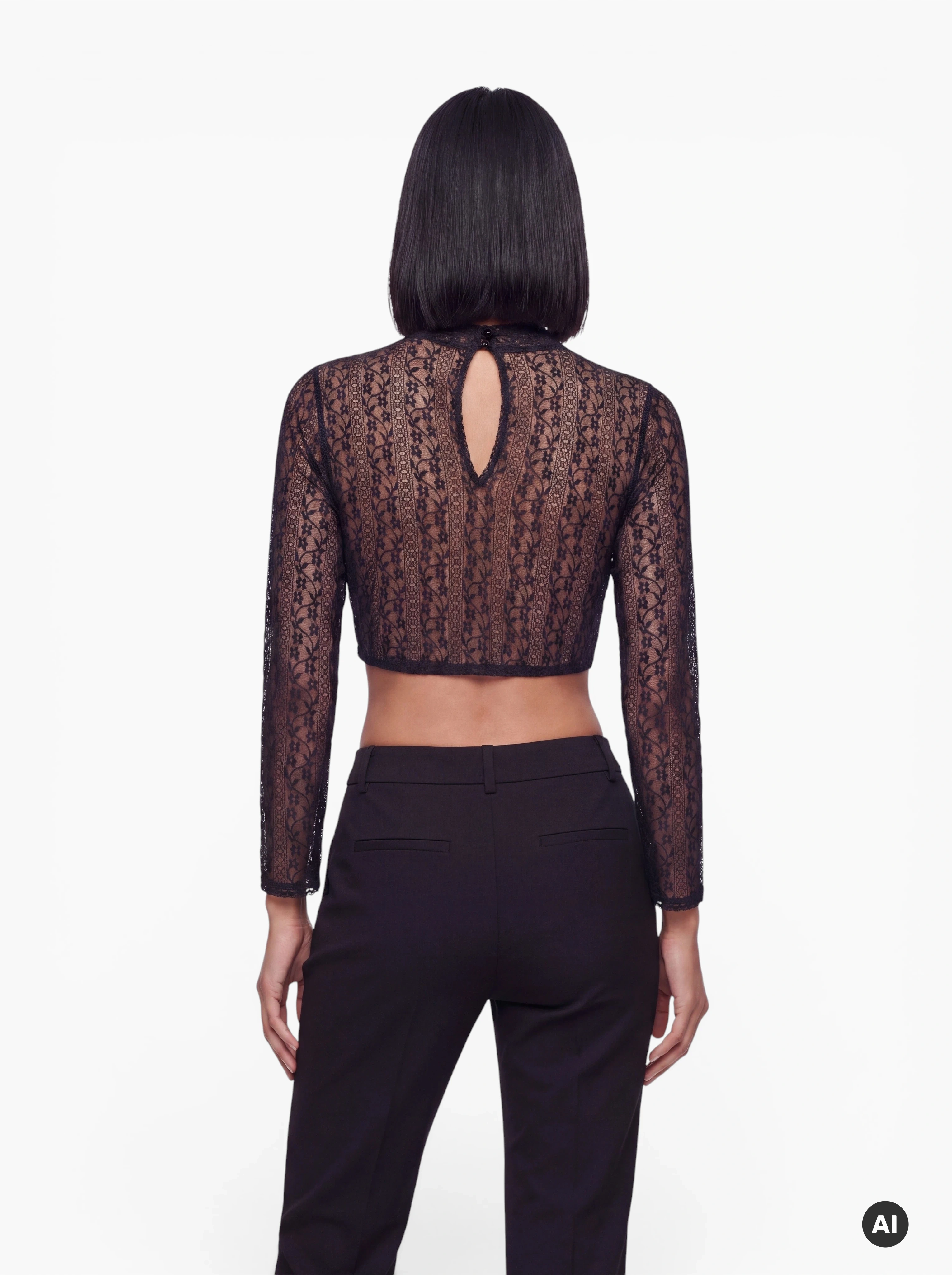 Dirndlbluse Calah Schwarz – hochgeschlossen mit floraler Spitze