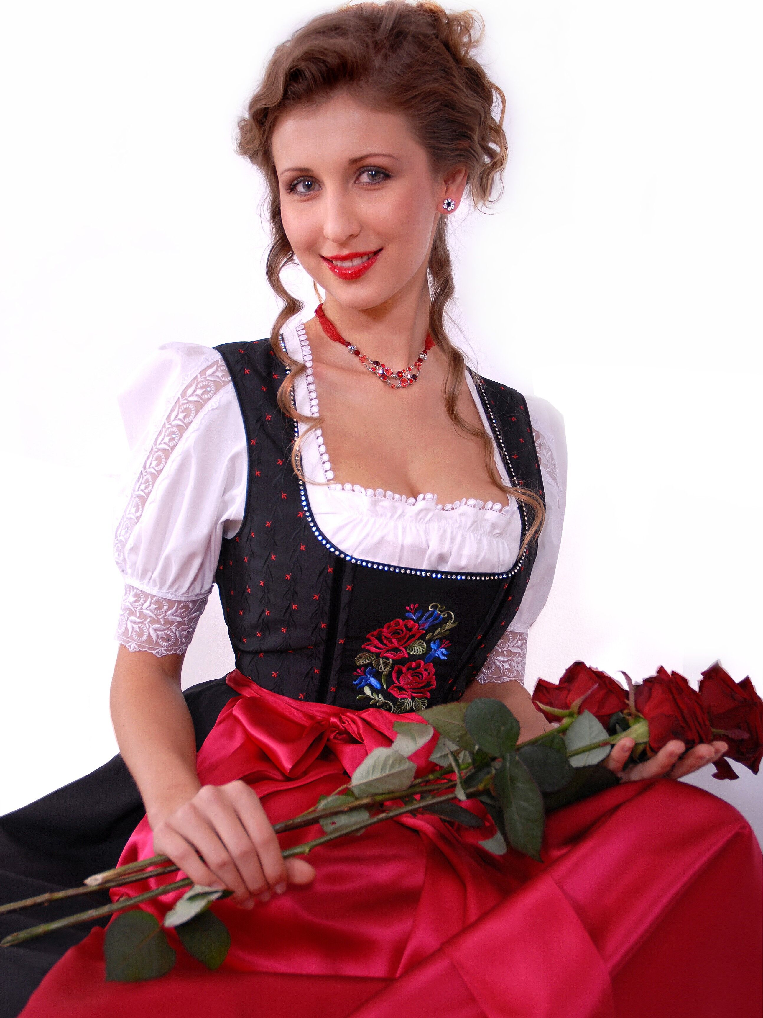 Designer-Dirndl lang - edles Festtagsdirndl Seiden-Schürze Schwarz-Rot Set 3-teilig + Bluse Designer-Dirndl lang - edles Festtagsdirndl Seiden-Schürze Schwarz-Rot Set 3-teilig + Bluse