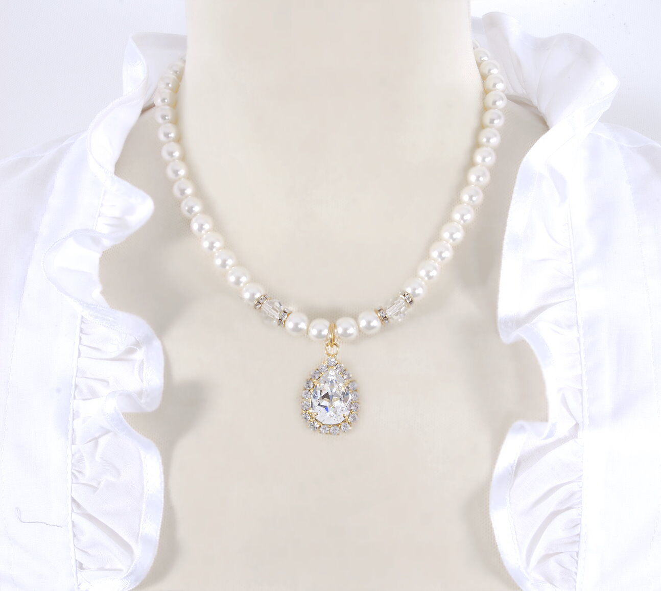 Premium Trachtenkette Perlenkette Herz Swarovski Elements  Premium Trachtenkette Perlenkette Herz Swarovski Elements
