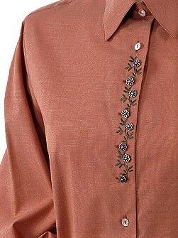 Premium Trachtenbluse Damen Langarm Stickerei Rot + Kupfer Premium Trachtenbluse Damen Langarm Stickerei Rot + Kupfer