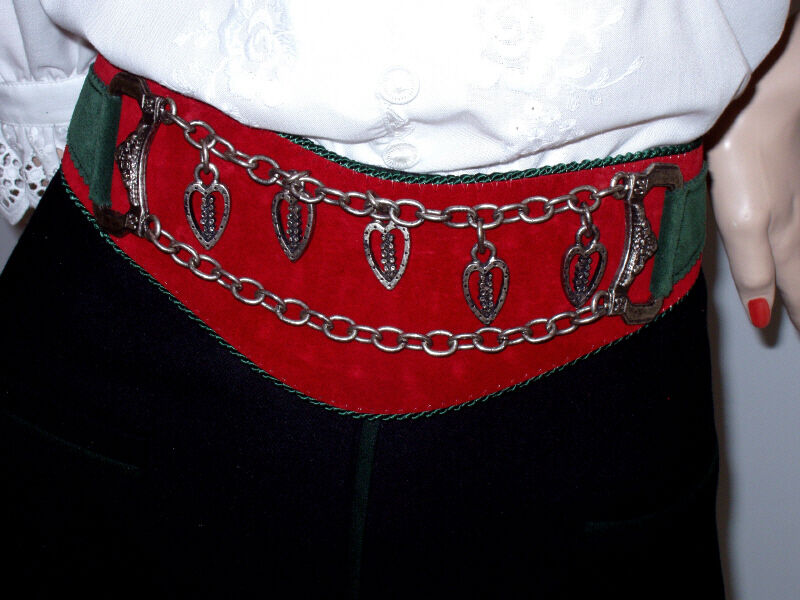 Trachtengürtel Leder mit Charivari Rot-Grün  (F)  Trachtengürtel Leder mit Charivari Rot-Grün  (F)