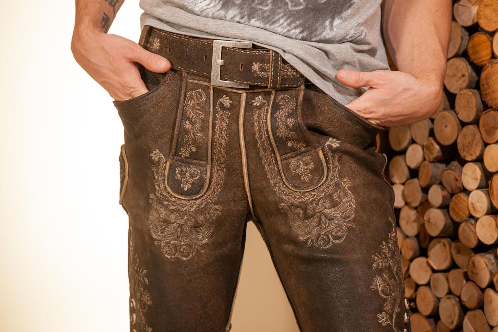 Trachtenlederhose-kurz-Herren