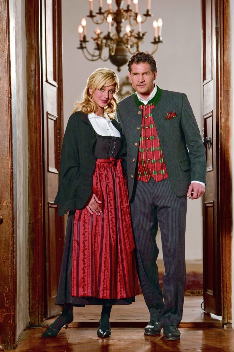 Trachten-Tracht-Trachtenmode-Bekleidung-