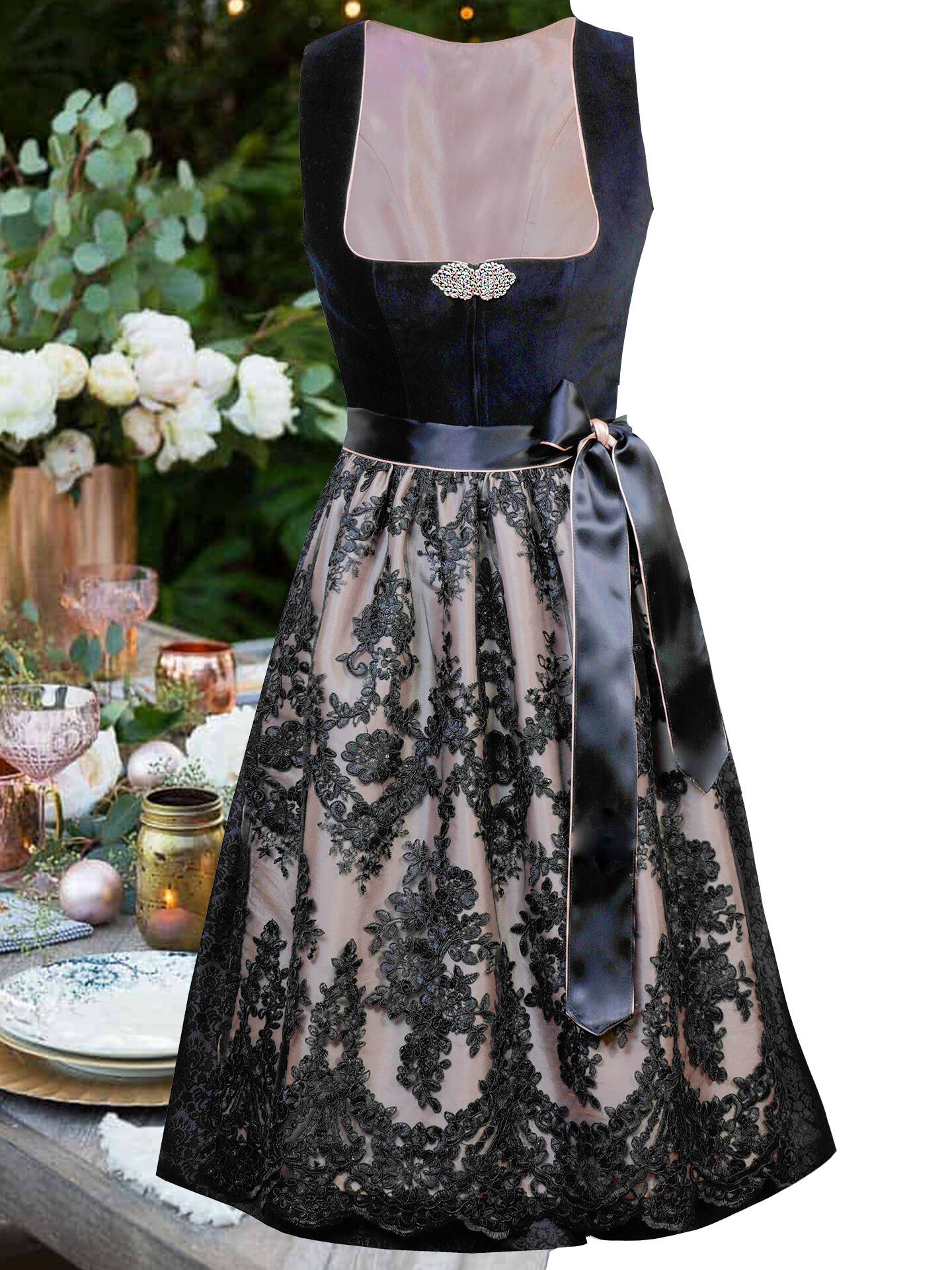 Festliches Samtdirndl - Midi Dirndl + Spitzenschürze Schwarz-Beige Festliches Samtdirndl - Midi Dirndl + Spitzenschürze Schwarz-Beige