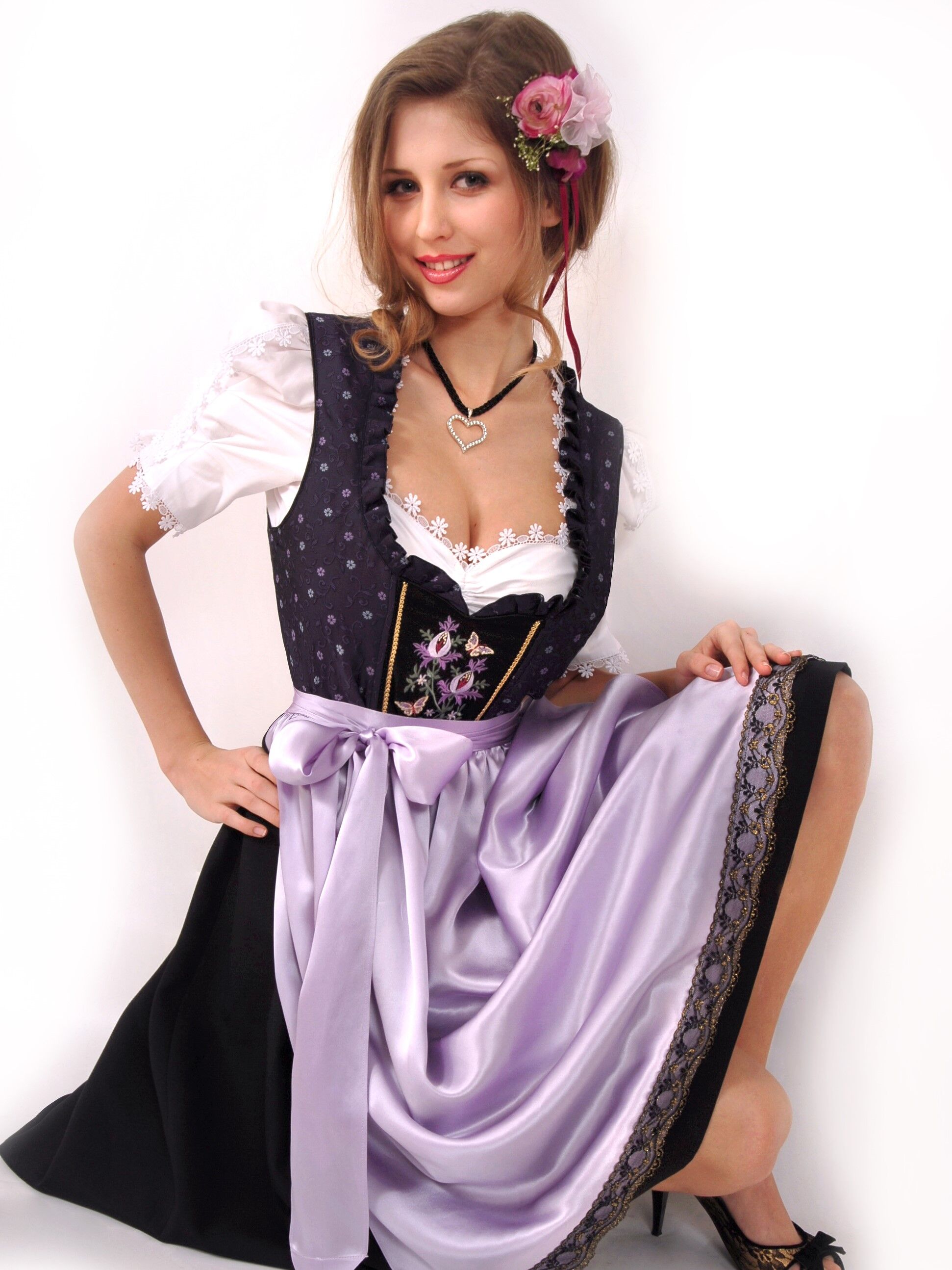 PREMIUM Designer-Dirndl Seidendirndl - festliches Midi-Dirndl Schwarz Lila PREMIUM Designer-Dirndl Seidendirndl - festliches Midi-Dirndl Schwarz Lila