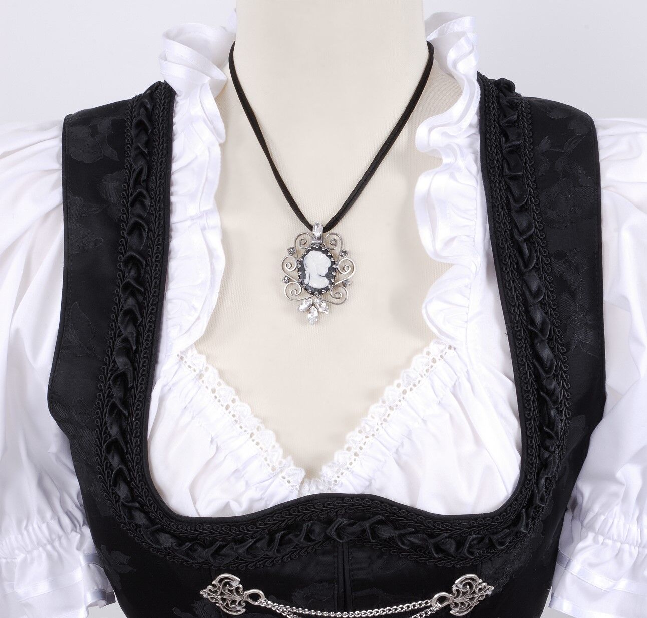 Trachtenkette Filigranornament mit edler Gemme  Trachtenkette Filigranornament mit edler Gemme