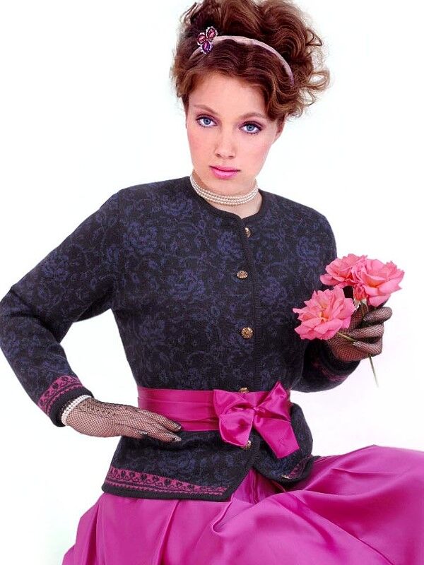 Trachtenstrickjacke-Dirndljacke-Damen-Rosalind-schwarz