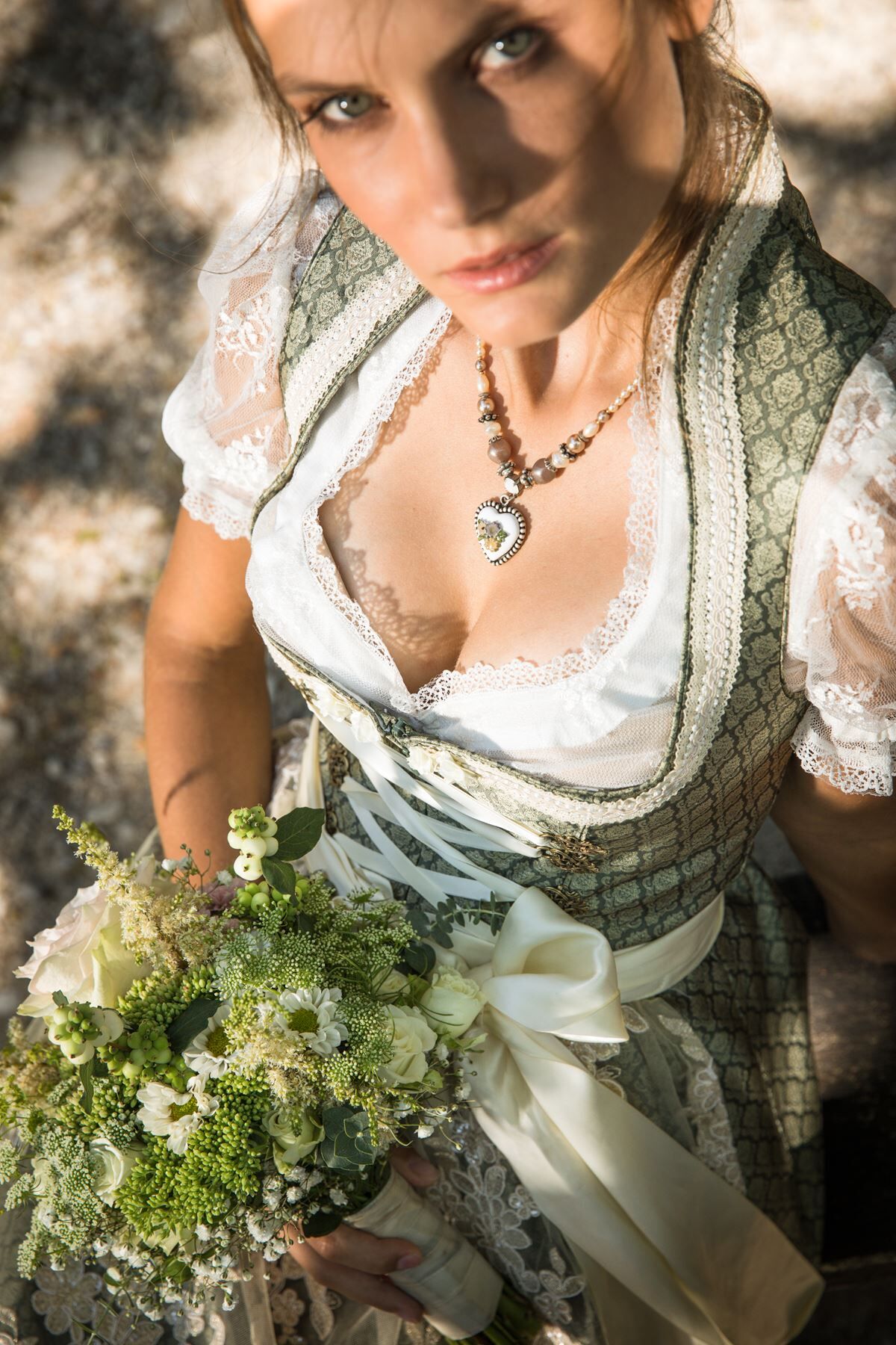festliche-Dirndl-Damen-exklusive-edle-Dirndl-13