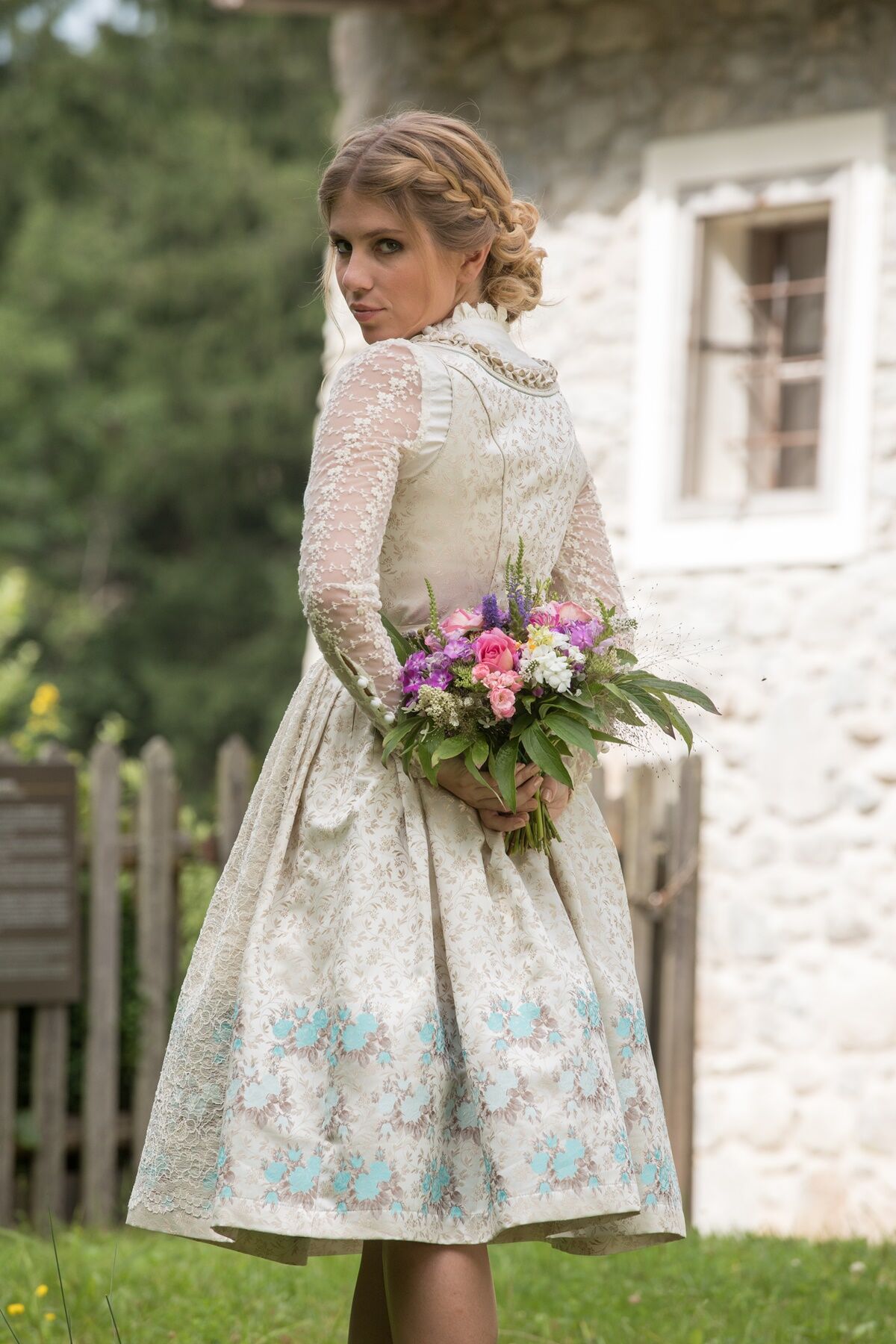 Brautdirndl-Hochzeitstracht-5