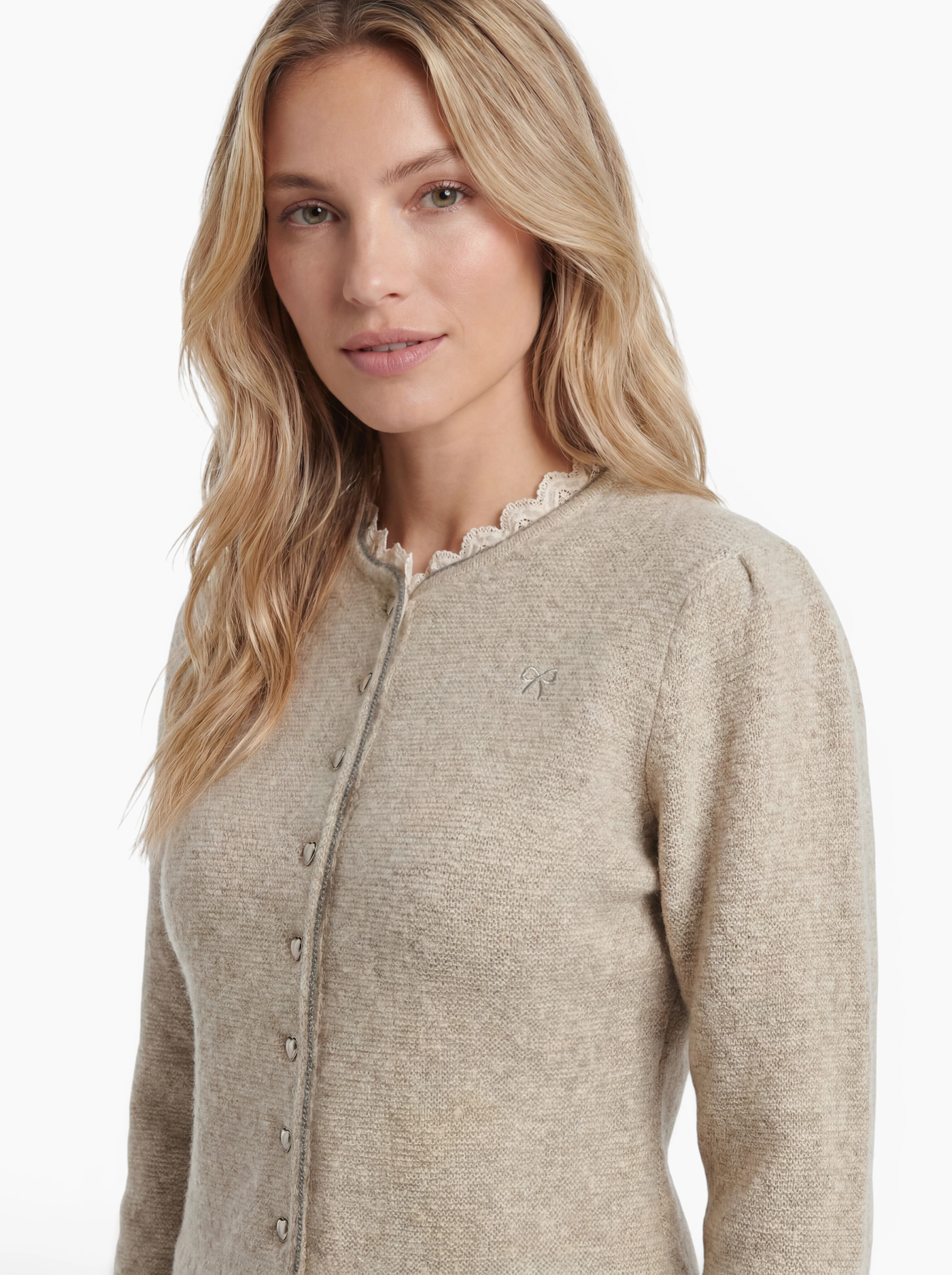 Dirndl-Strickjacke Edda – Elegante Damen Trachtenjacke mit Herzknöpfen